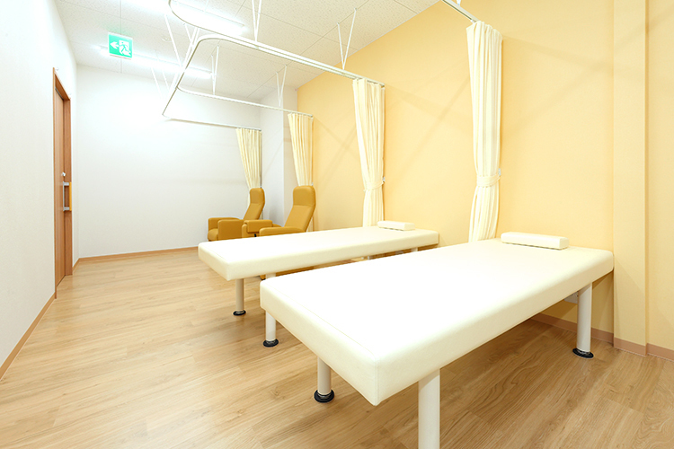 元八事ファミリー内科クリニック 名古屋市天白区 広々とした検査室で検査を受けられる