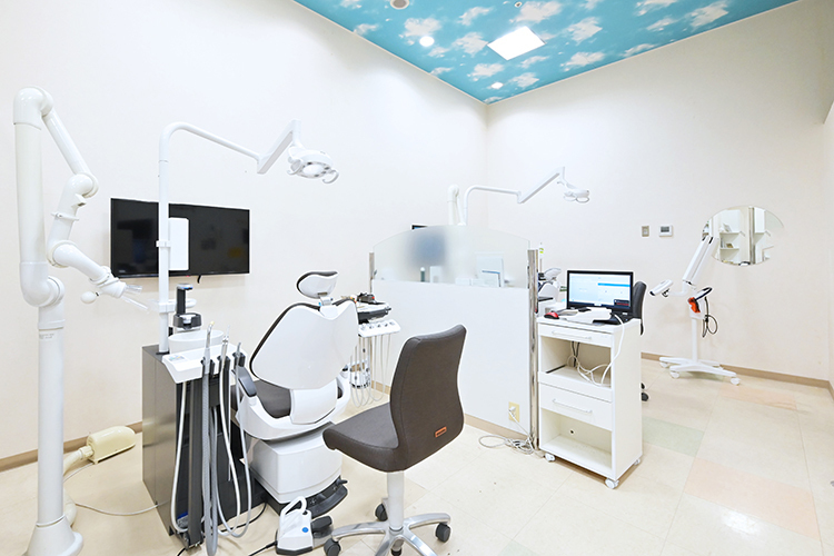 ひろすえ歯科クリニック 大阪市鶴見区 各診療内容に精通した歯科医師たちがチーム体制で対応している