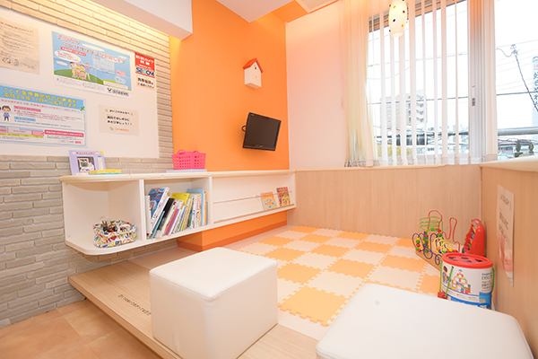 二村耳鼻咽喉科ボイスクリニック 大阪市阿倍野区 母親も安心のキッズスペース