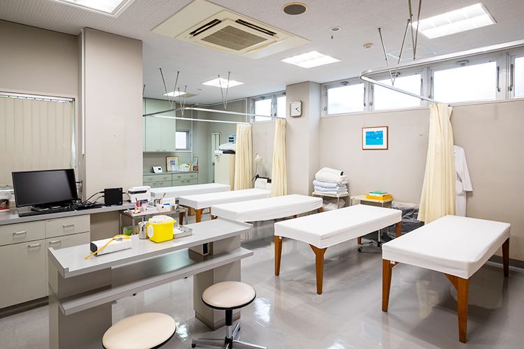 もりお内科 広島市中区 処置室は清潔に保たれている