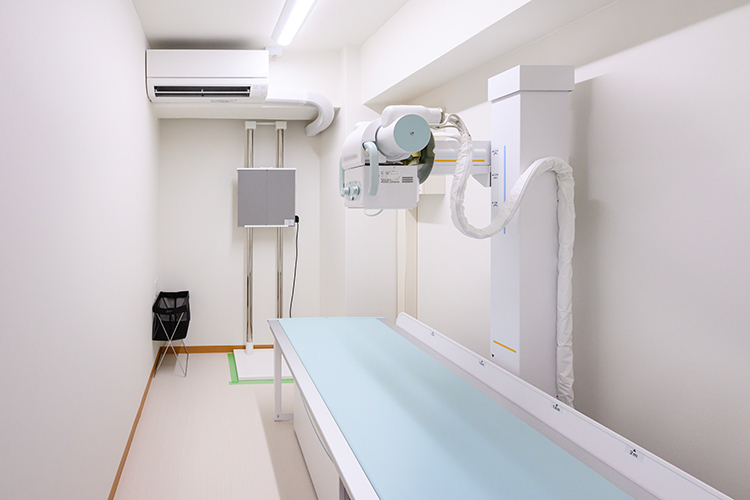 KNなんばインターナショナルクリニック 大阪市浪速区 レントゲンや心電図、エコーをはじめとした検査機器類も充実