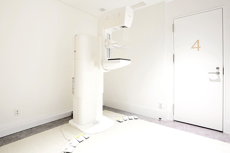 医療法人社団松英会 馬込中央診療所 大田区 マンモグラフィをはじめ、検査は経験豊富なスタッフと連携する
