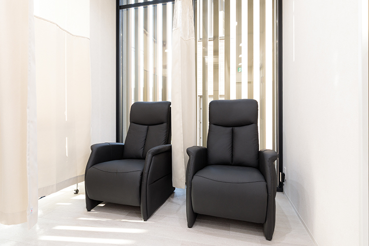 いわみ眼科 芦屋市 カーテンの仕切りがあるリカバリースペース