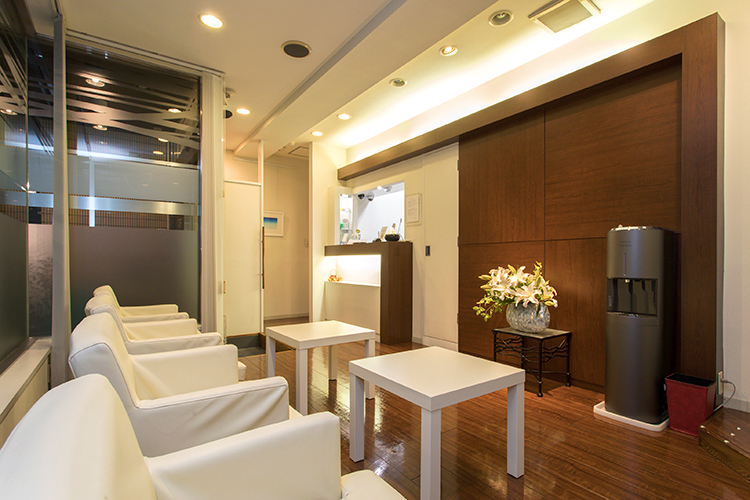 ササマ歯科クリニック 渋谷区 間接照明を用いて居心地の良い空間に