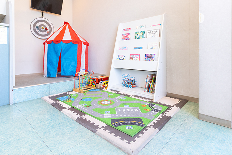 本田歯科医院 那珂川市 キッズスペースも完備、保護者も安心して治療を受けられる