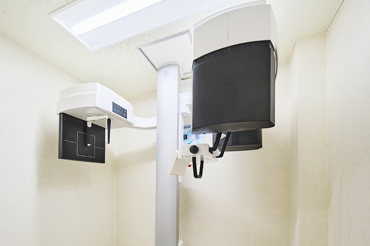 塚原デンタルクリニック 千代田区 長年の経験と高度な技術で治療をする