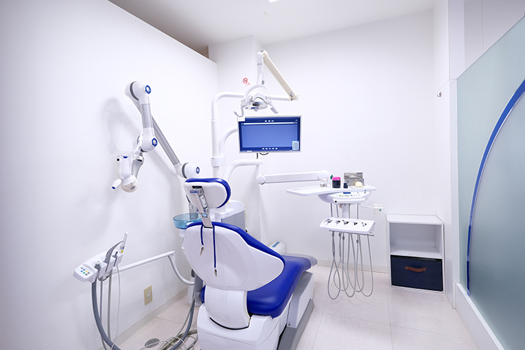 青木歯科クリニック 中野区 パーティションで仕切り、プライバシーにも配慮