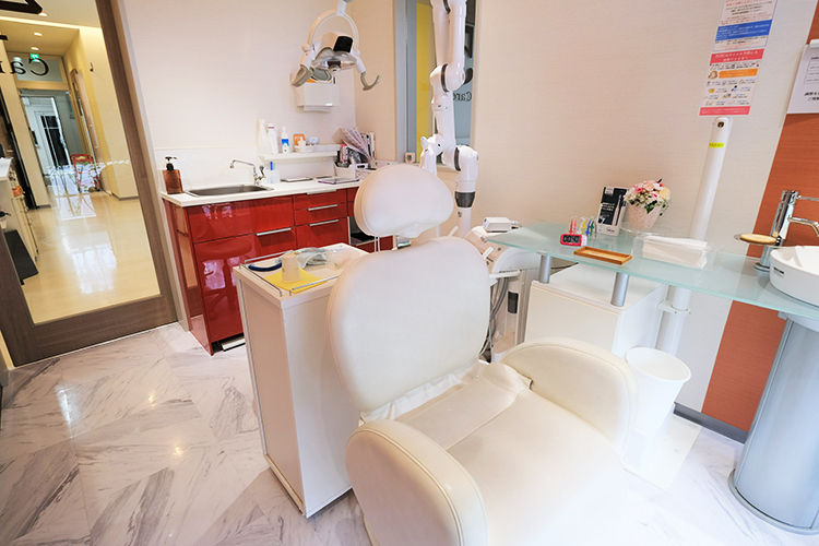 むとう歯科医院 愛知郡東郷町 個室タイプのユニット。リラックスできる環境となっている