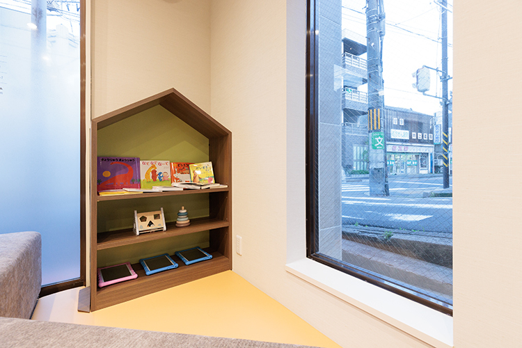 高島町 まつなが歯科クリニック 横浜市西区 キッズルームを設置、親子でも気軽に相談できる環境