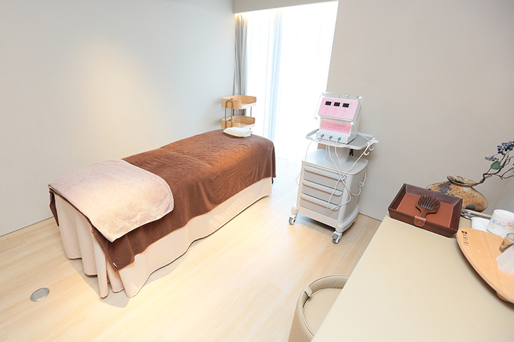 AMIRI CLINIC 大阪市中央区 先進設備と丁寧なケアで安心できる診療環境の提供を心がけている