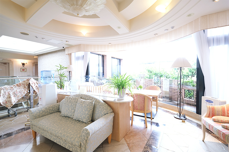 長岡産婦人科クリニック 佐倉市 ホテルのような高級感あふれる待合室