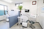 前田歯科 さいたま市中央区 白を基調とした清潔感のある診療室