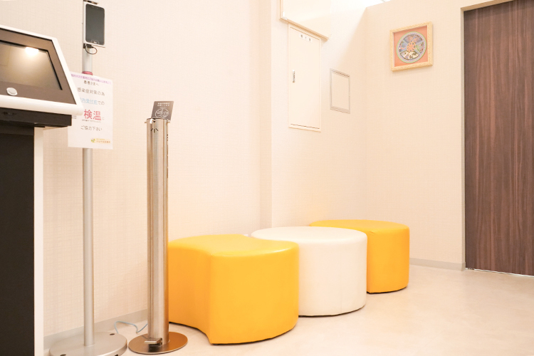 小山中央診療所 品川区 清潔感あふれる院内は落ち着いた雰囲気で居心地のよい空間