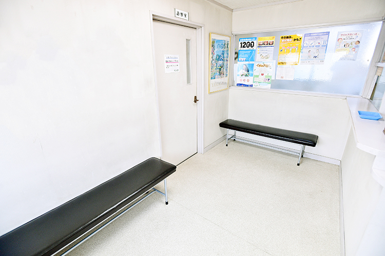 尾花医院 堺市堺区 清潔感があり広々とした待合室