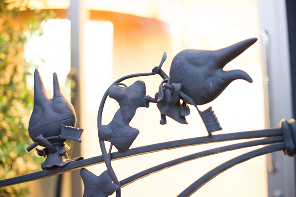 ところデンタルクリニック 大阪市阿倍野区 マスコットキャラクターが出迎える