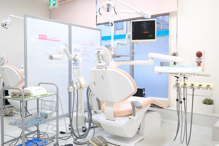 あすなろデンタルクリニック 江戸川区 心電図まで確認できるモニターを導入し、安全性の高い治療を追求