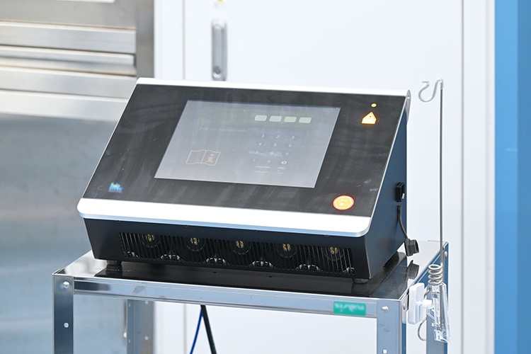 岡村医院 腎・泌尿器科クリニック 長岡京市 レーザー治療器を用いた前立腺肥大症の手術にも注力