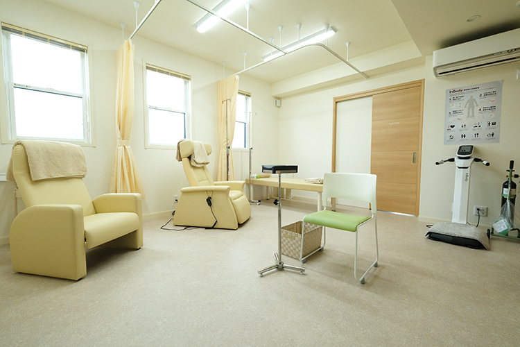 ひびきの杜内科クリニック 北九州市若松区 広々とした清潔感のある処置室