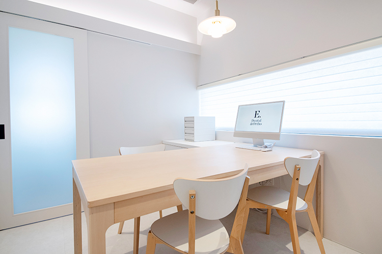 E.Dental&Ortho 日野市 カウンセリングルームも完備。気兼ねなく治療相談も可能