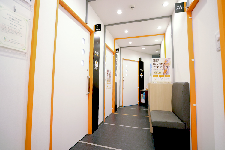 イノルト整形外科　藤沢院　痛みと骨粗鬆症クリニック 藤沢市 プライベートな空間を確保できるよう工夫を凝らす