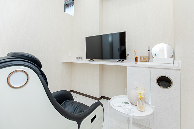 みらい歯科・矯正歯科 Hirata dental office 木津川市 マッサージチェアに座りながらホワイトニングができる