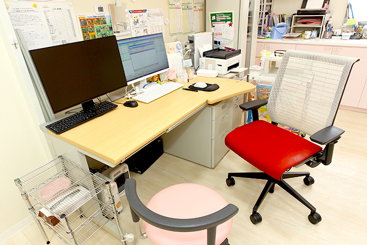 N.キッズファミリークリニック 西春日井郡豊山町 診察室には子どもが楽しめるしかけがたくさんある