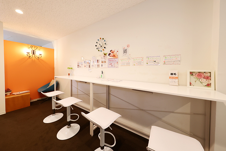 くみこクリニック四条烏丸院 京都市下京区 中待合室もあり、くつろいで待つことができる