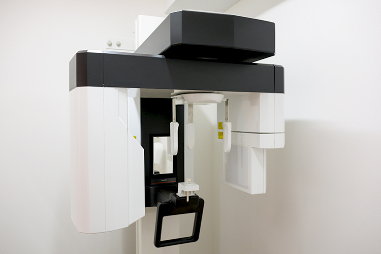 ザ・ホワイトデンタルクリニック 船橋院 船橋市 歯科用CTを用いて、骨格から精密に把握していく