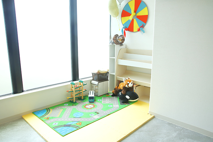 やまなか整形外科クリニック 枚方市 子どもを連れて通院できるようキッズスペースも完備