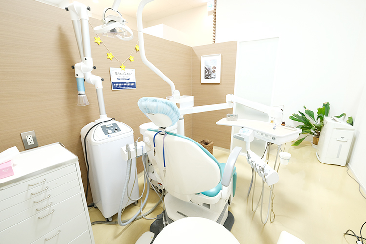菊池歯科医院 福津市 診療ユニットは3台、それぞれ半個室で患者のプライバシーに配慮