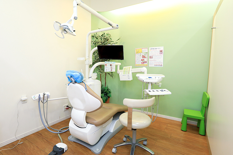 うおずみ歯科クリニック 額田郡幸田町 診療室。なるべく痛みを感じない治療をめざしている