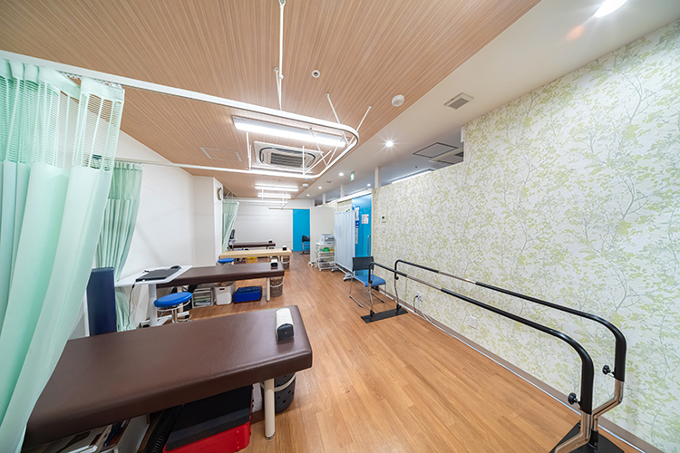 山川クリニック 杉並区 患者の症状に合わせて理学療法士がリハビリテーションを行う