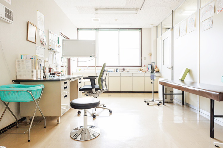 福永内科神経科医院 宮崎市 明るい診察室でゆっくり話を聞いてもらえる