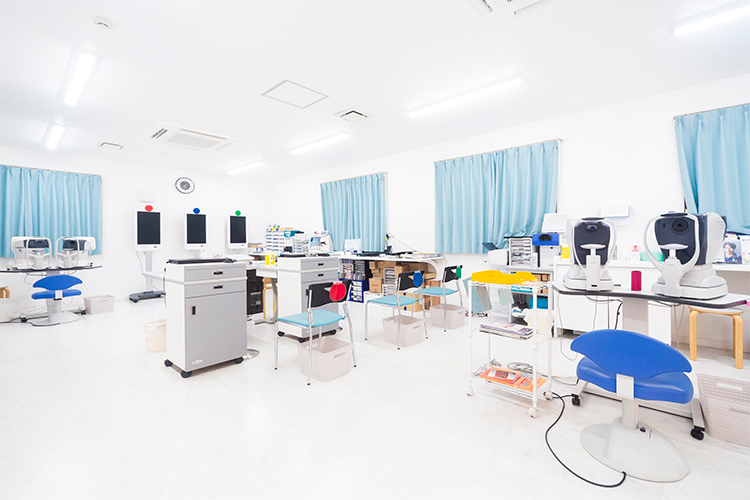 ふじわら眼科クリニック 大田市 白内障や緑内障などの手術が可能で、定期検診も行っている