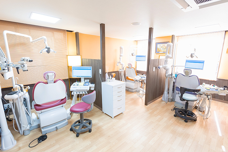 太田歯科医院 久留米市 チェアは個室・半個室で患者のプライバシーにも配慮