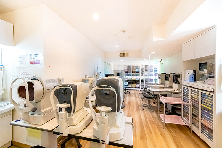かんない駅前眼科クリニック 横浜市中区 幅広い治療に対応するため、機器も充実している