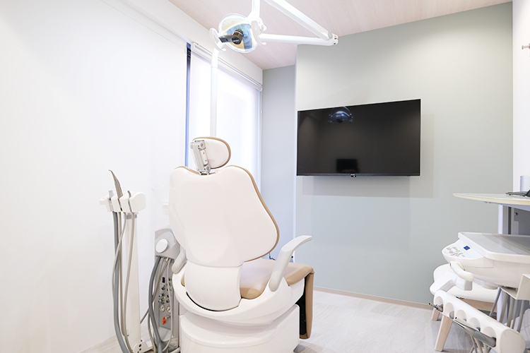 ゆうなぎ歯科・矯正歯科志木 新座市 診察室は、完全個室でプライバシーに配慮された落ち着いた空間