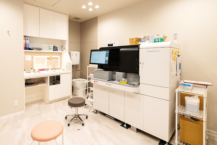 もものき内科クリニック 出雲市 当日結果を伝えられるよう、血液検査は主要項目を院内で対応する