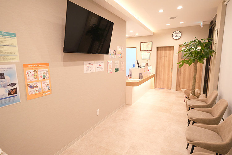 岡崎六竜歯科クリニック 岡崎市 広々としたスペースで担当の歯科衛生士が治療を行う