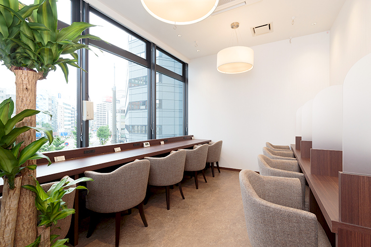 大阪なんば内科・消化器内視鏡クリニック 大阪市浪速区 前処置スペースをはじめ、院内はリラックスできる環境