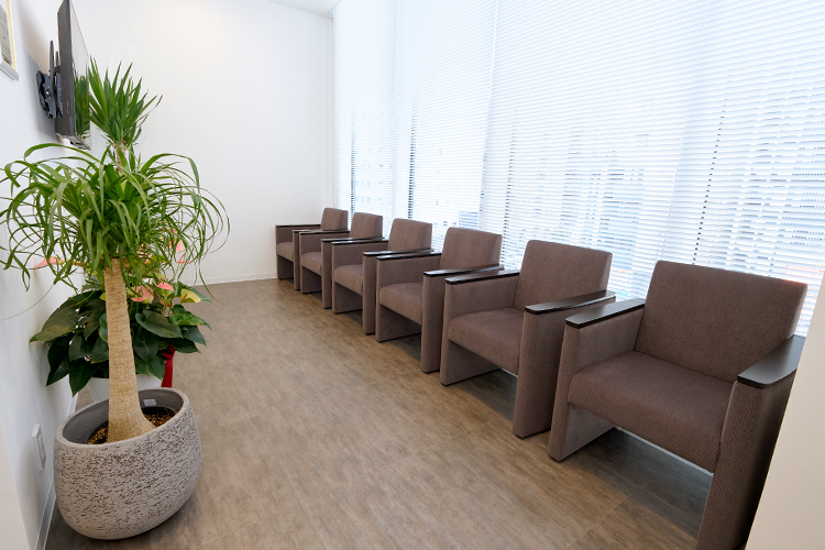 東新宿じん歯科 新宿区 清潔で落ちついた雰囲気の院内