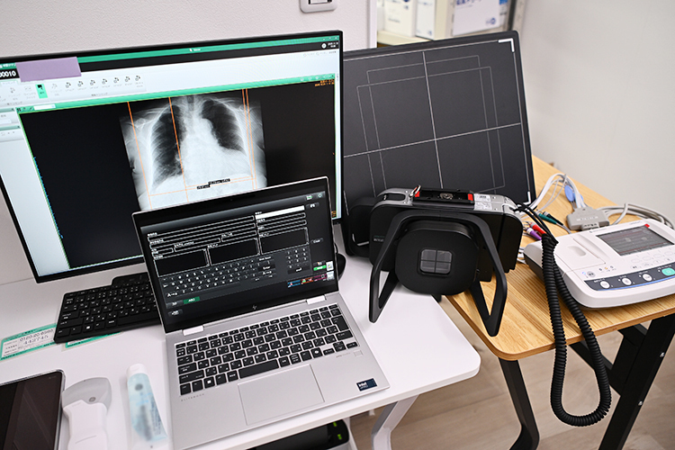 たかはし在宅クリニック 百合ヶ丘院 川崎市麻生区 ポータブルの心電図検査機器、エックス線撮影装置