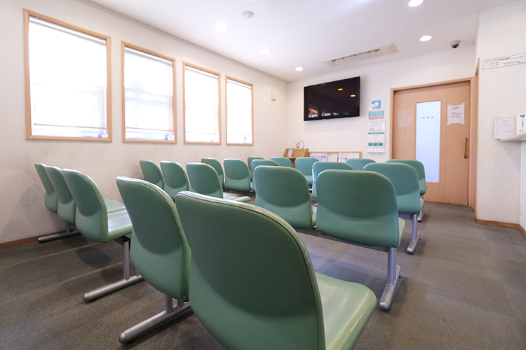 喜平橋耳鼻咽喉科 小平市 開放感のある広々とした待合室