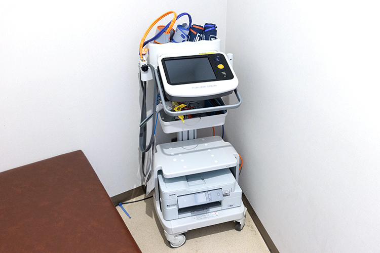 前川メディカルクリニック 横浜市西区 生活習慣病などは専用の機器を用いた定期検診を患者に促す