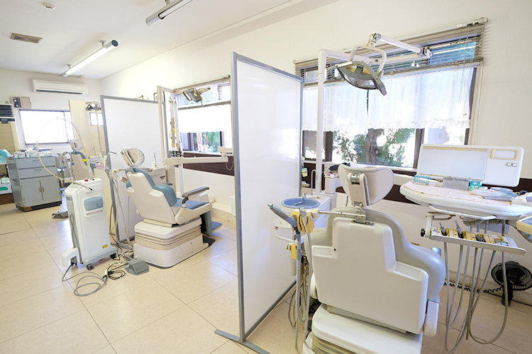 下里歯科医院 茅ヶ崎市 患者の主訴を最優先に、同じ目線で向き合う診療を心がける
