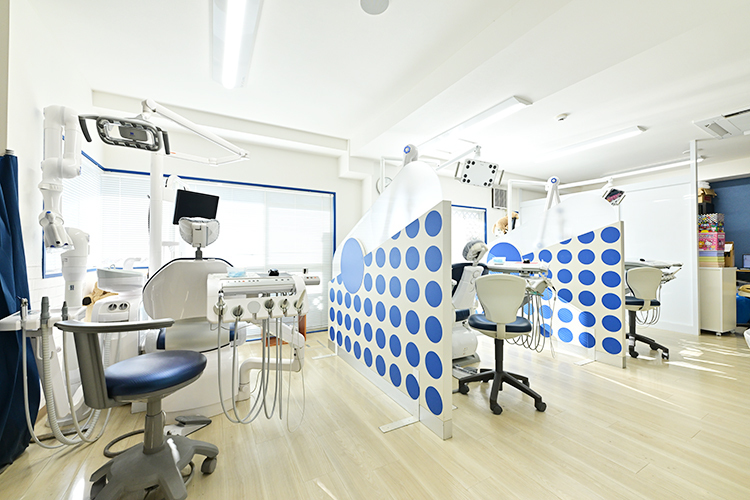 鶴瀬さかい歯科クリニック 富士見市 座り心地にこだわった、半個室のユニット