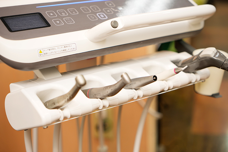 武蔵中原歯科クリニック 川崎市中原区 エアフローなどの機器も揃え、患者のニーズに応える