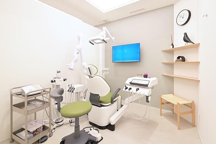 HALSA DENTAL CLINIC 京都市下京区 半個室の診察室でプライバシーへの配慮が行き届いている