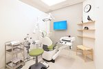 HALSA DENTAL CLINIC 京都市下京区 半個室の診察室でプライバシーへの配慮が行き届いている