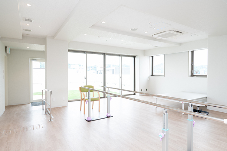 久里浜横井クリニック 横須賀市 5階は屋上と、広々としたリハビリテーションスペース